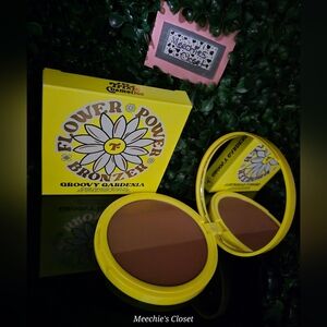Trixie Cosmetics Flower Power Bronzer Groovy Gardenia NIB Authentic 2136A​